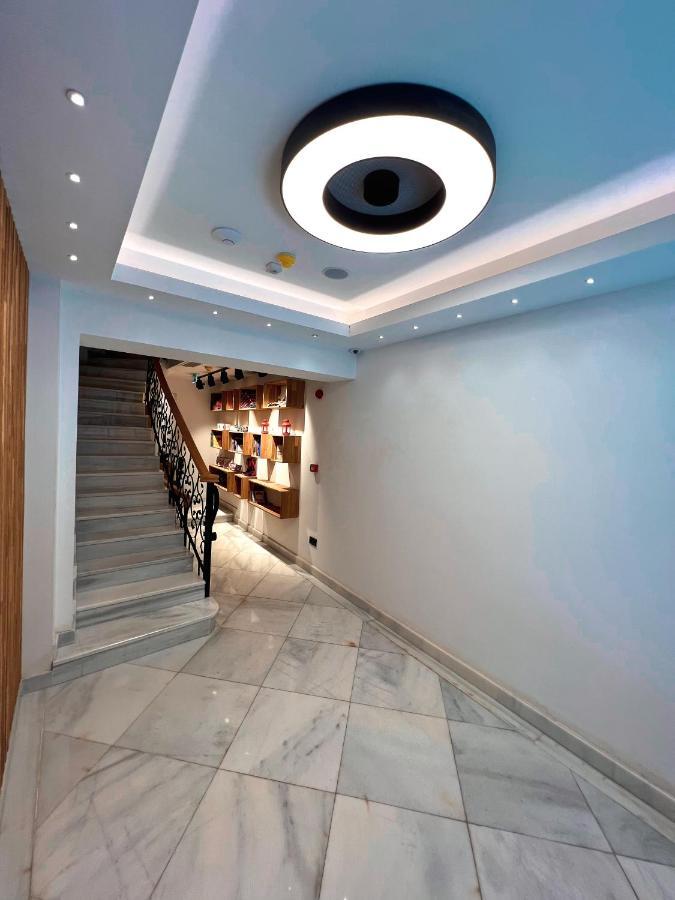 Uk Hotel Istanbul Exteriör bild
